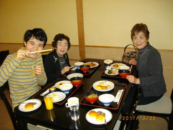 �z�e���j���[�c���^