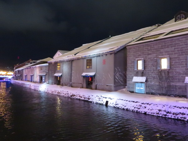 �^�͂ƐΑ��q�ɌQ