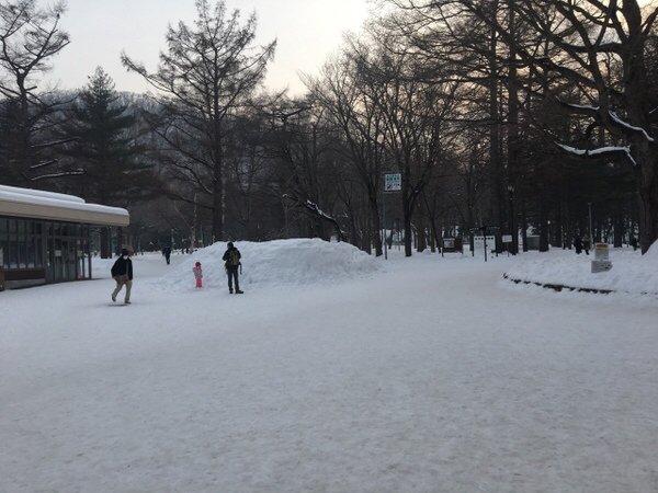 �~�R����