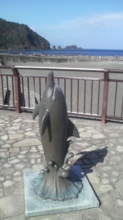 ��ނ��邩�l����