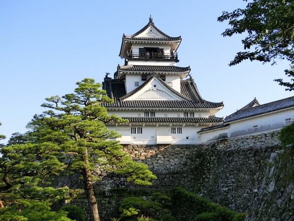 日本の現存天守12城 一度は訪れたい国宝に指定された天守閣をめぐってみよう じゃらんニュース