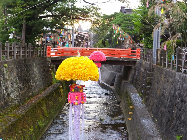 �]���q��