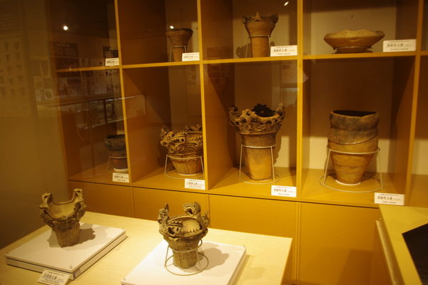 �\�����s������