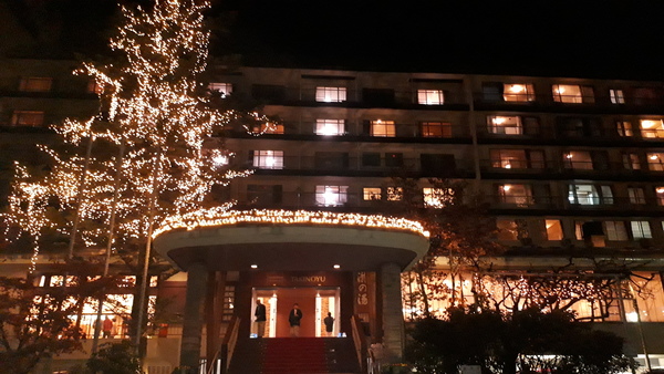 ���ȃO�����h�z�e����̓�