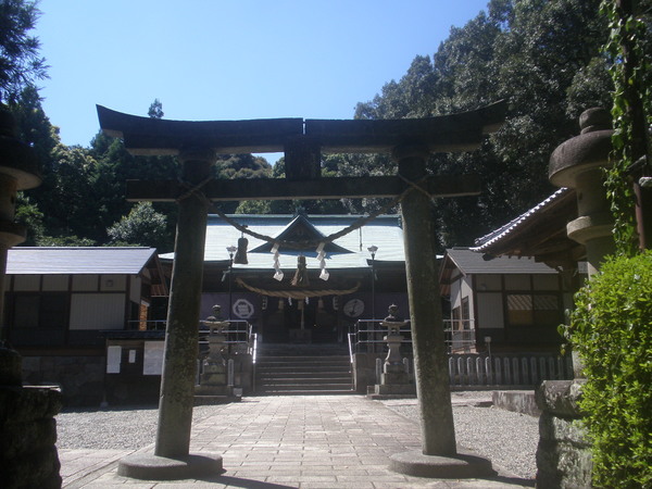 �Βj���̐_��