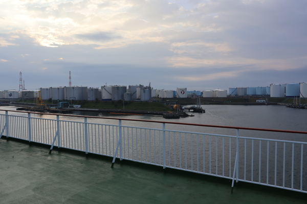 �Ϗ��q���`�t�F���[�^�[�~�i��