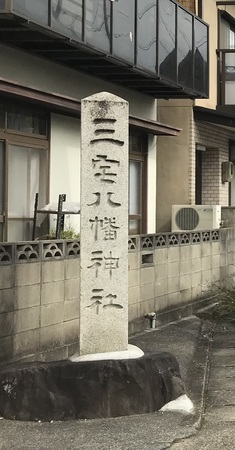 �O����{