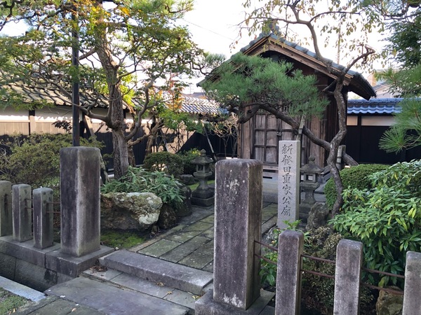 �V���c�����ʂ�̊X����