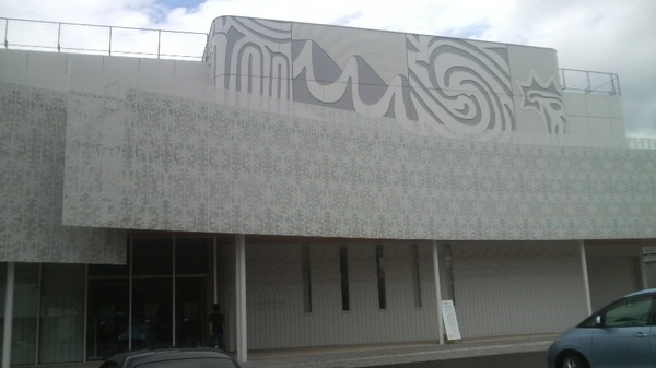 �\�����s������