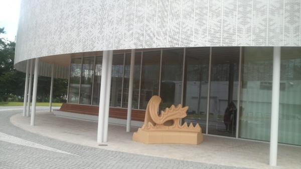 �\�����s������