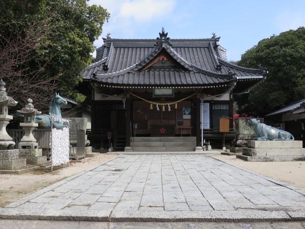 ���V���{