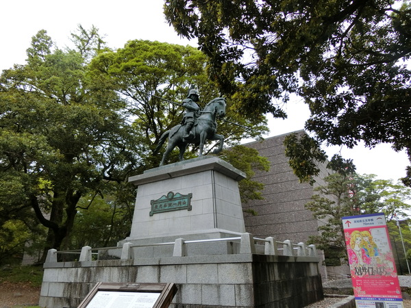 �R����L��