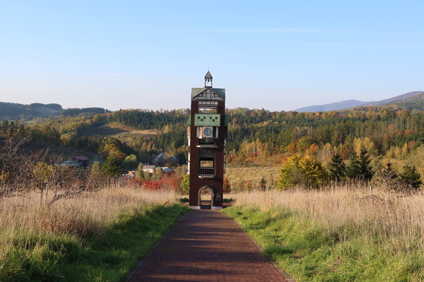 �J�i�f�B�A�����[���h