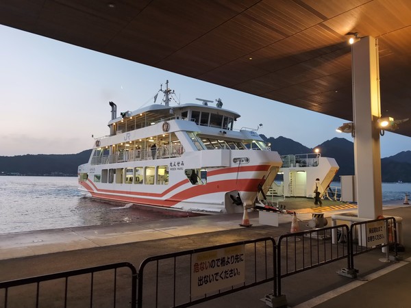 �i�q�����{�{���t�F���[�{������