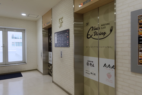 �}�����}�N���X