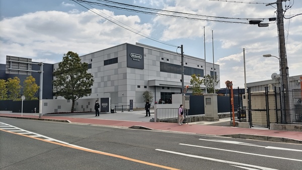 �j���e���h�[�~���[�W�A��