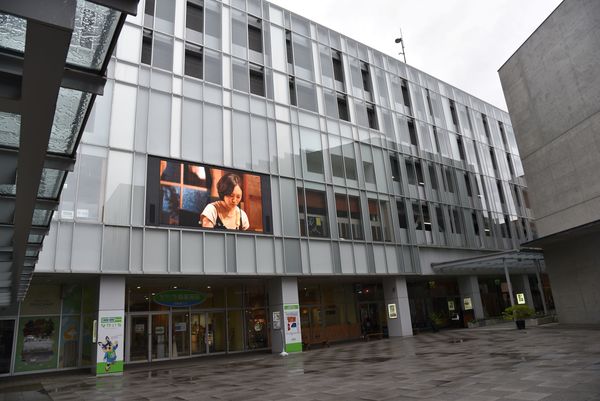 �G���A�Ȃ�����