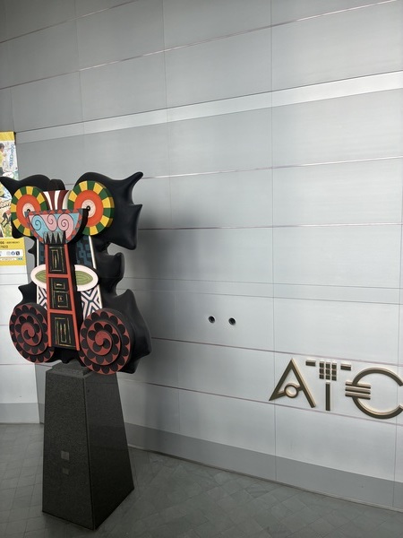 �g���[�h�Z���^�[�O�w