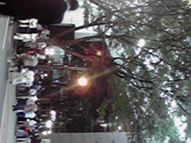 ��T���X�g���[�g�W���Y�t�F�X�e�B�o��