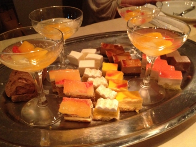 ܂THE ROOFTOP KOBEU[tgbv_ˎO{̓eʐ^1