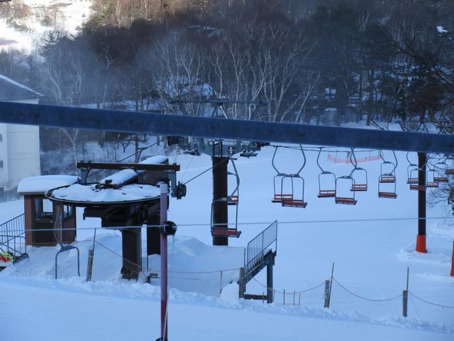 �z�e���̗���ɗאڂ���X�L�[��ł��B_�������]�[�g�@�r�̕��z�e�������]�[�c