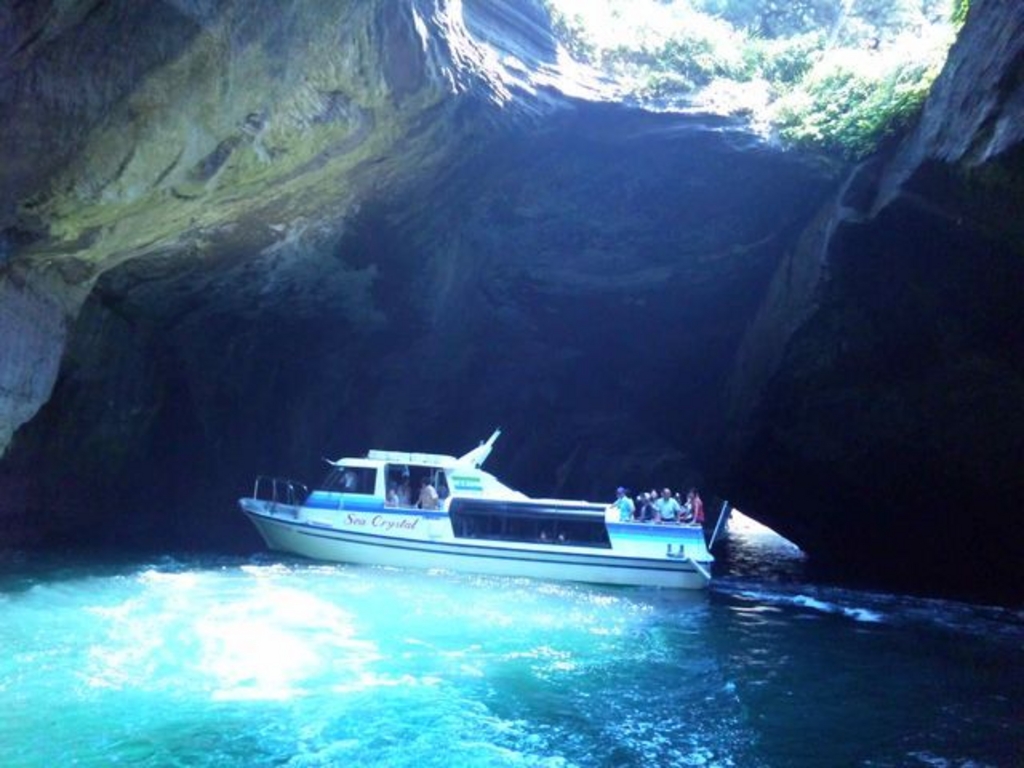 堂ケ島洞窟めぐり遊覧船