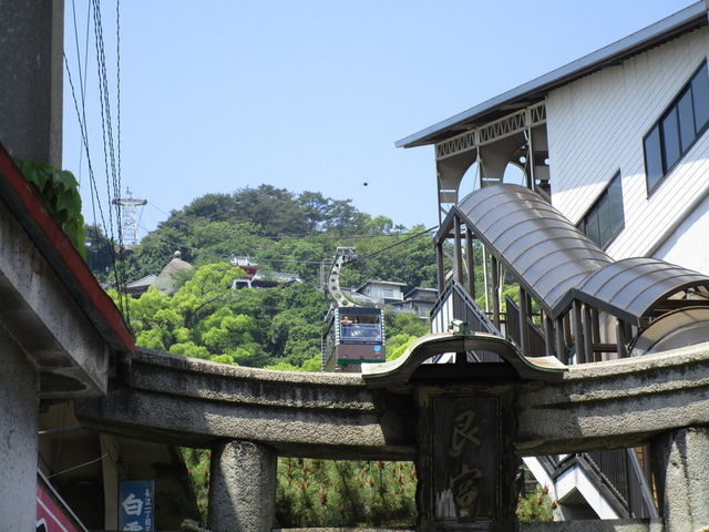 ロ−プウェイ_ロープウェイ山麓駅観光案内所