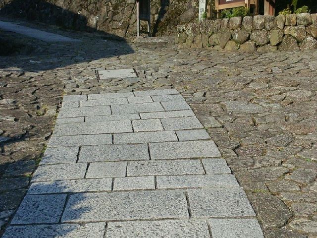 馬籠宿の坂道_藤村記念館