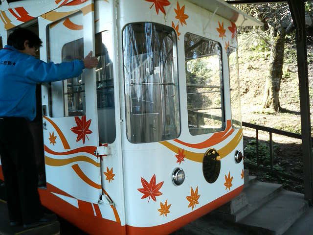 �H�ɂ��������Ȃ�悤�ȃf�U�C���ł��B_�g��R���[�v�E�F�C