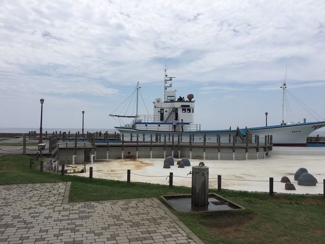 �O�̑傫�ȑD_���̉w �����璪������