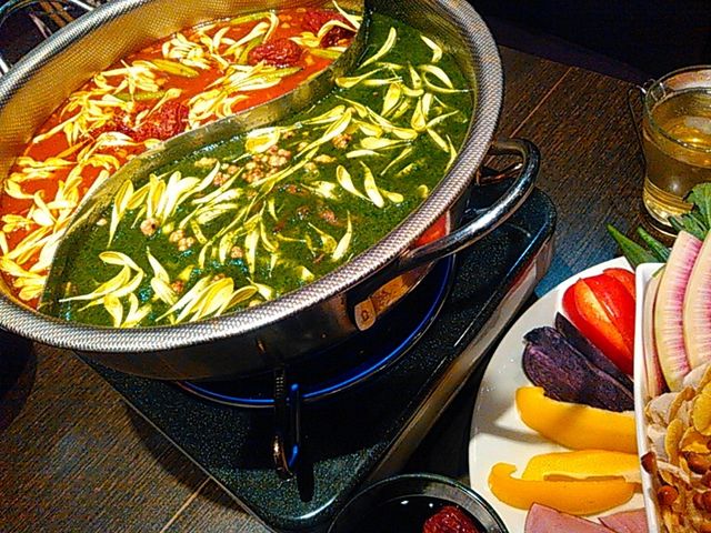 ԂLa Beaute  {[e̓eʐ^2