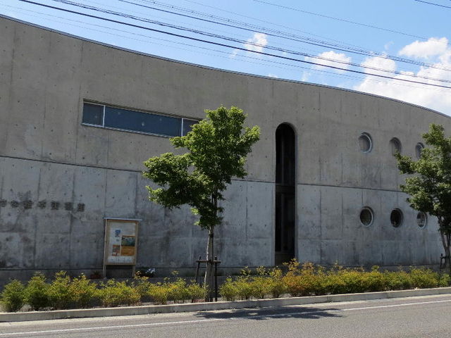 pony̏ȊG{pق̓eʐ^1