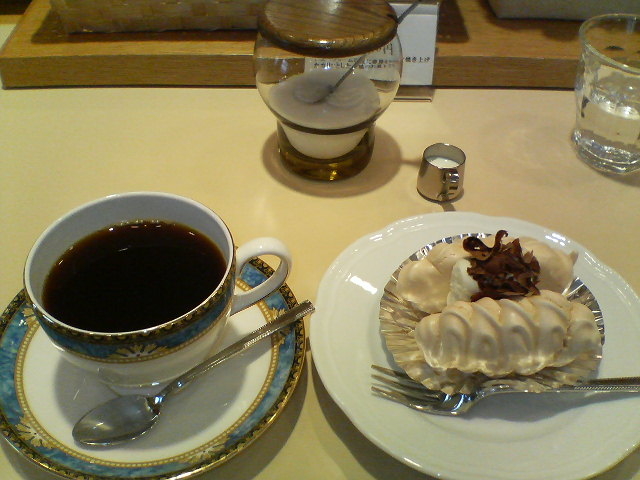 ]ˉƉL̎艮@JtFEui[̓eʐ^4