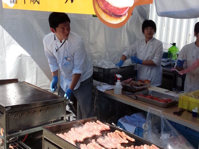 �����n�o�[�K�[��_������Ɩ{�X