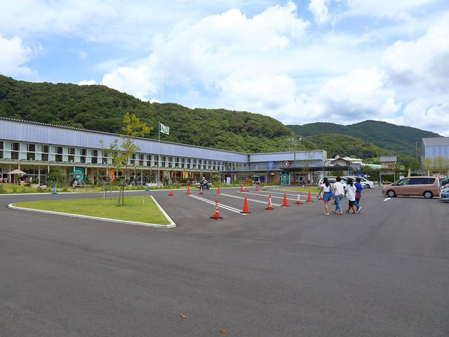 �Z��͒��ԏ�ɐ�������Ă���_���̉w �ۓc���w�Z