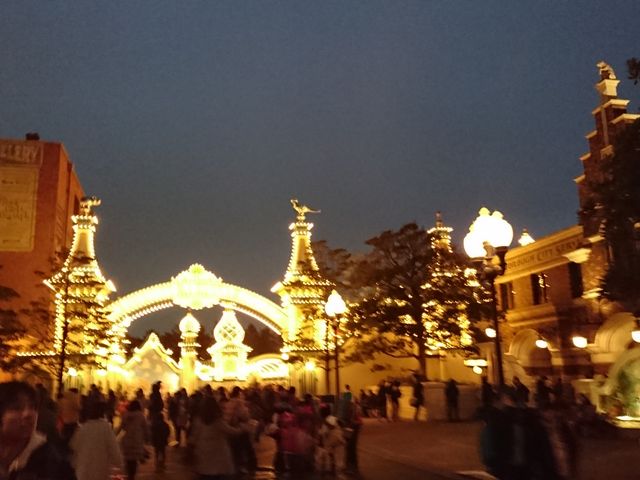 �g�C�E�X�g�[���[_�����f�B�Y�j�[�V�[(R)