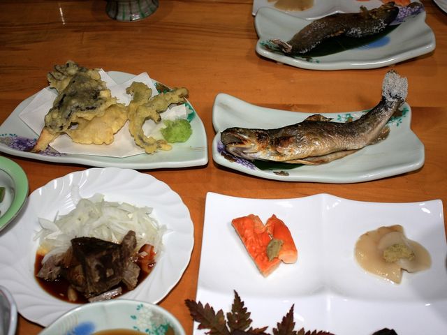 �⋛�̉��Ă��A�R�؂̓V�Ղ�A�F���Ȃ�_�w�}�򉷐�