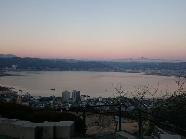 �閾���̒��߂ł��B�����Ɍ�����R�X�ɂ͉_�C���������Ă��܂��B_���Ό���