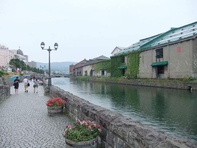 �^��_�^�͂ƐΑ��q�ɌQ