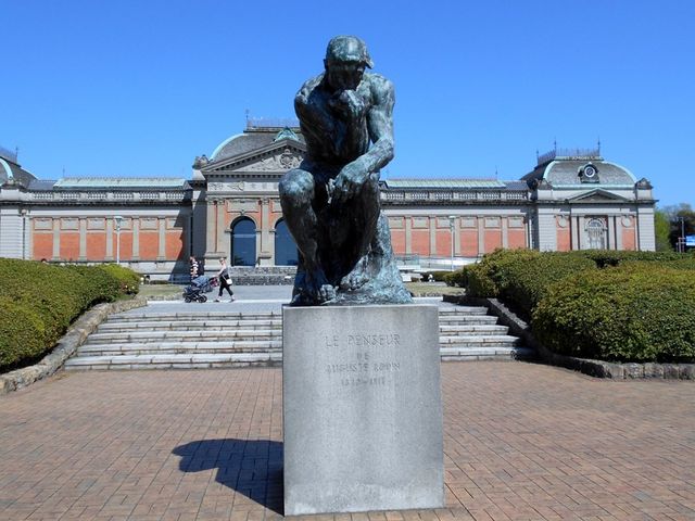 ロダンの「考える人」像があります。_京都国立博物館