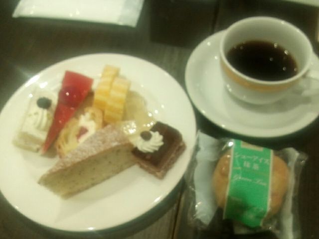 �H��̃P�[�L���|���I�ł�_�����z�e�����o���g����