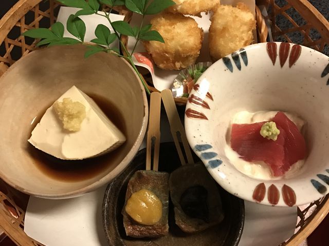 �����ӓc�y��g���o�������A�h�g���t�ȂǐF�X����A�w���V�[�Ŕ��������B_��������