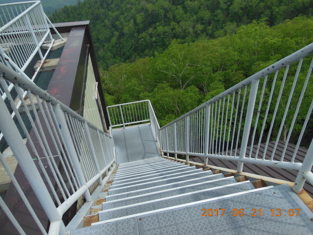 �W�]���܂ł̊K�i_���R�w�_���E���x���[�v�E�F�C