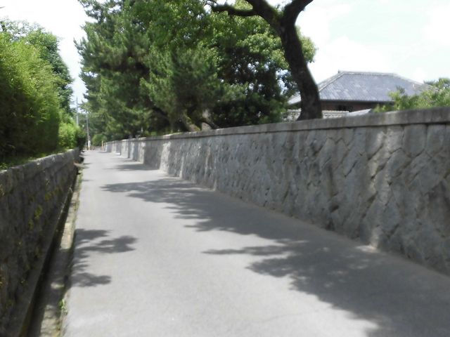 石垣の散歩道