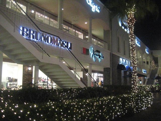 ̃CgAbvfGȃAEgbg[łB_񂭂v~AEAEgbg