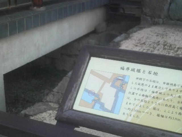 qâ΂ɂ̐Ί_ՂȂǂcĂ܂B_ēc_