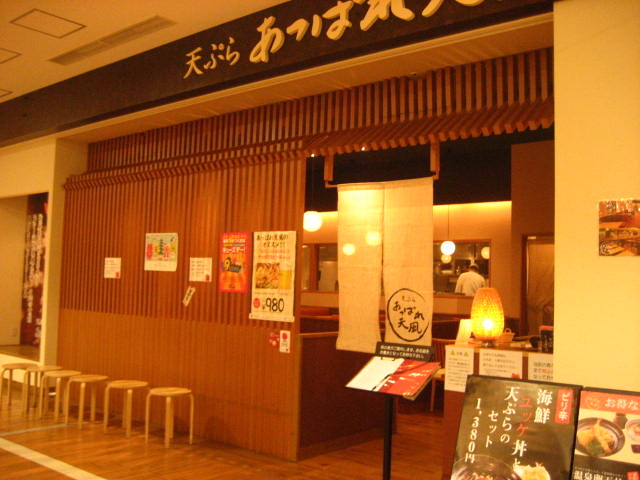 VnƎi𒆐SɃj[łB_ςV ׂ̃L[Y[X