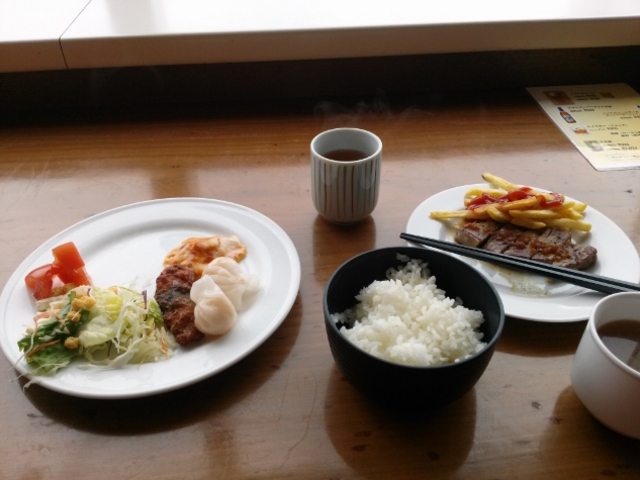 �P��ڂ̑I���B���̓V�F�t���ڑO�Œ������Ă���܂����B_���l���ؒ����V���g���z�e���@DINING��BAR�@BAYSIDE