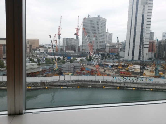 �V���ɂ̍H������_���l���ؒ����V���g���z�e���@DINING��BAR�@BAYSIDE