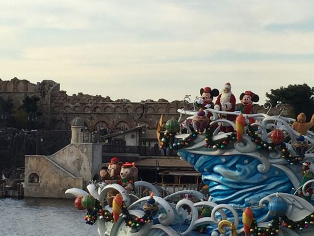 �T���^����_�����f�B�Y�j�[�V�[(R)